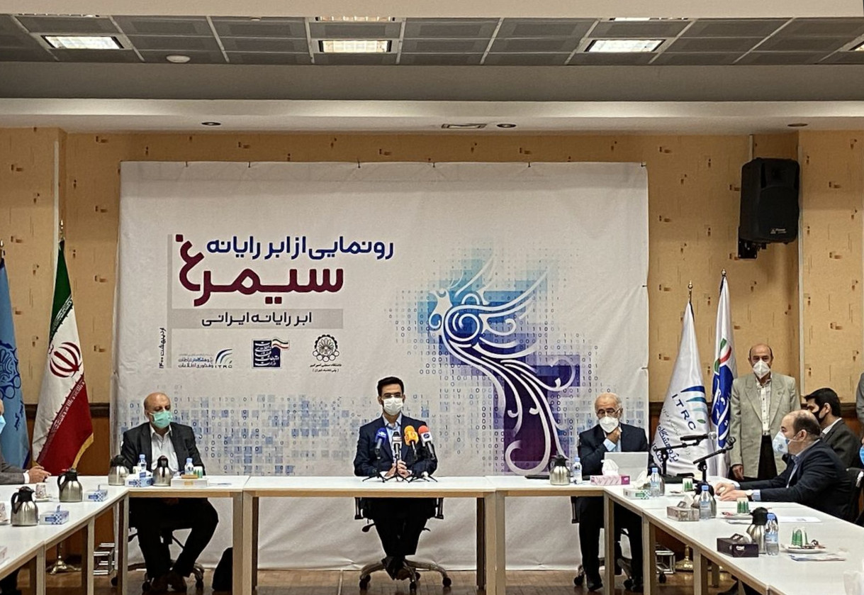 محمد جواد آذری جهرمی، وزیر ارتباطات و فناوری اطلاعات در مراسم رونمایی از ابررایانه سیمرغ
