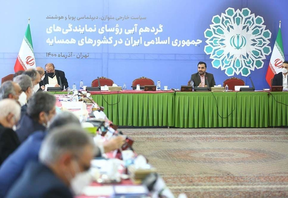 عیسی زارع‌پور، وزیر ارتباطات و فناوری اطلاعات در جمع رؤسای نمایندگی‌های ایران در کشورهای همسایه
