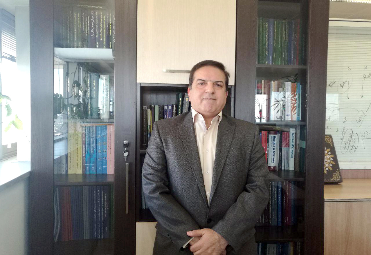 محمد شهرام معین، رئیس مرکز توسعه هوش مصنوعی پژوهشگاه ارتباطات و فناوری اطلاعات